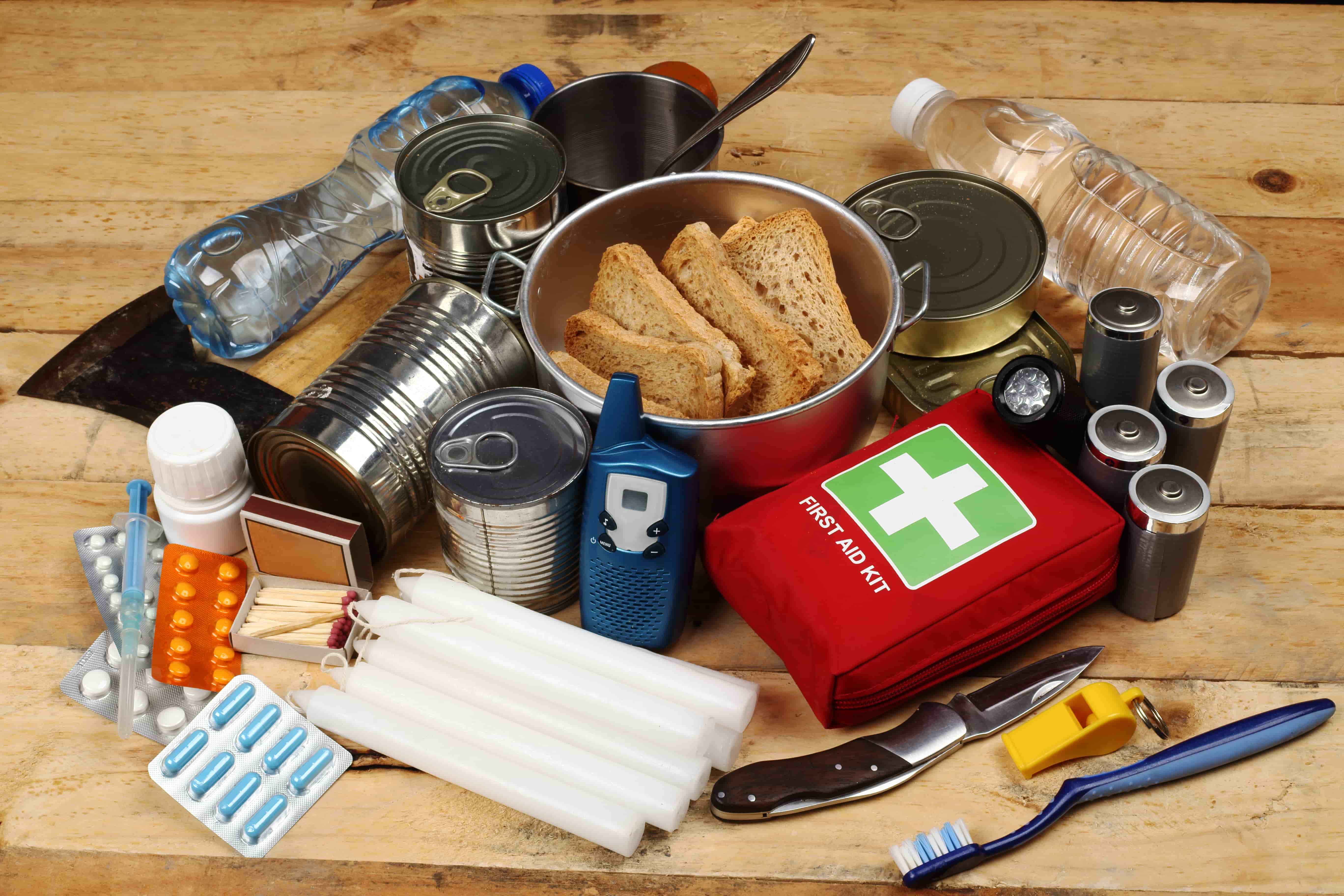 Best Emergency Survival Kits Buyers Guide Safety Hunters 7849